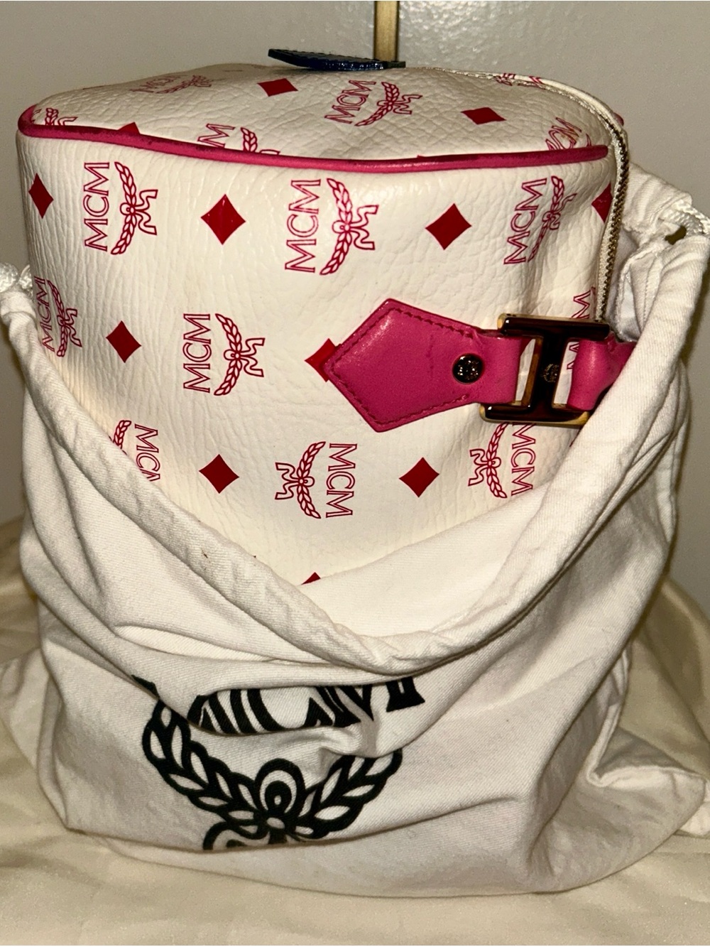 MCM Visetos Princess Lion Boston Bag. Limited Edition! - Picture 14 of 14